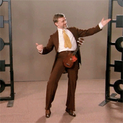 很多人从昆汀的《无耻混蛋》中认识他,精通德语,法语和英语三门语言