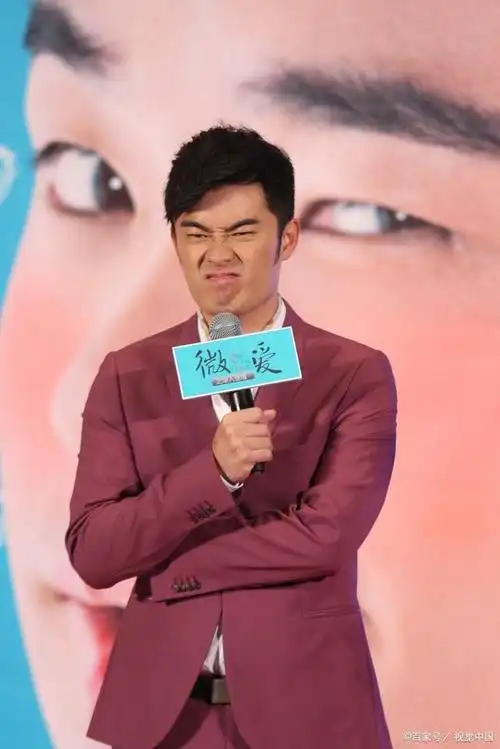 陈赫接女儿放学,7岁安安长相乖巧超像爸,学校曝光一年学费30万