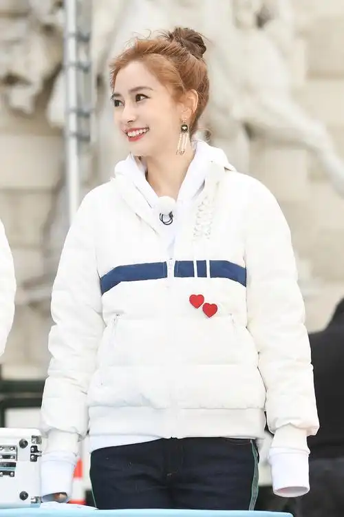 上周五4月20日浙江卫视《奔跑吧》第二期播出,angelababy与众跑男兄弟