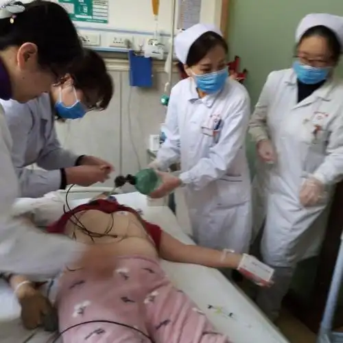 内科上演生死时速,成功抢救77岁老人突发窒息合并呼吸,心跳骤停患者