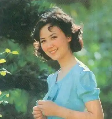 《海之恋》主演赵静:"挂历"上的青春记忆,红极一时却嫁普通人_丹宁