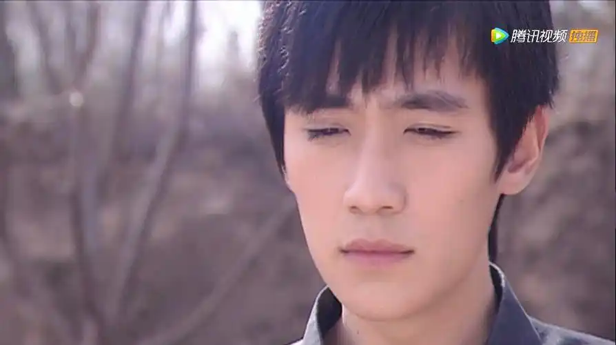 而且大家仔细看,在静态的截屏照片中都能感受到,演员朱一龙表现出