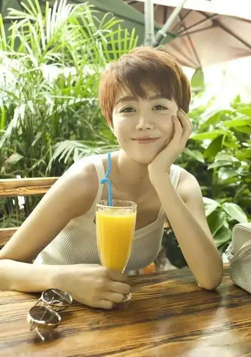 回顾姜妍:错爱妈宝男,遭男友妈嫌弃,干妈宋丹丹拿她当亲闺女