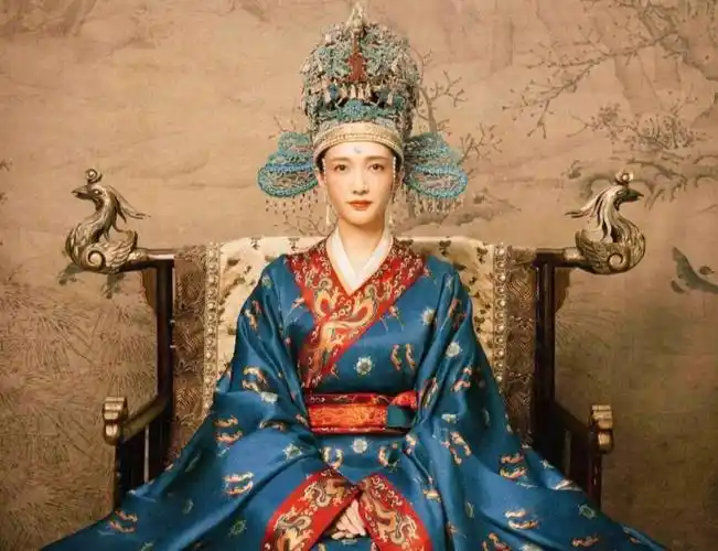 宋制凤冠好少啊刚做好的凤冠全国可租