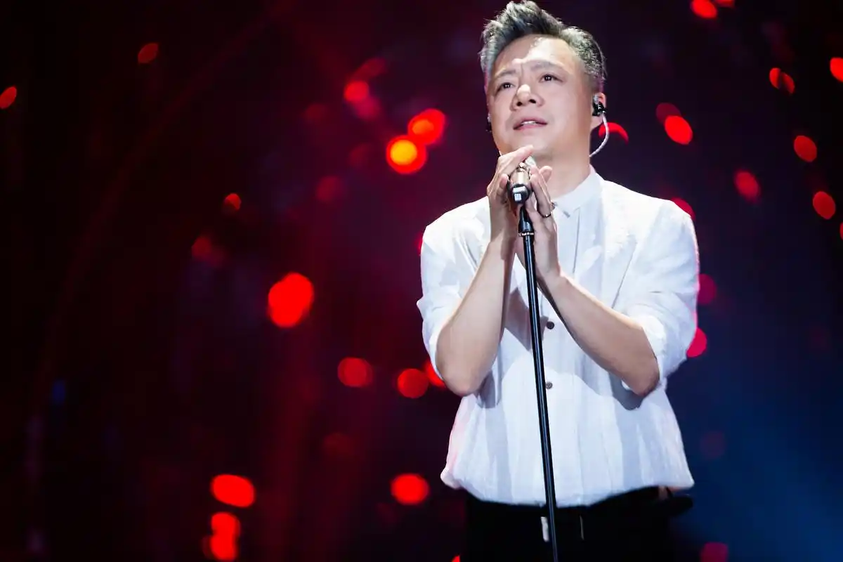 李晓东《后来》成催泪弹  何炅感动发文:他唱的是人生