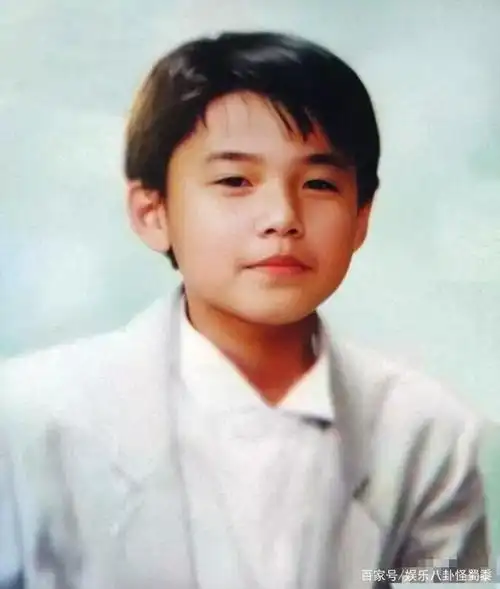 明星小时候照片:林心如,古力娜扎,韩庚,杨幂,周杰伦,孙杨