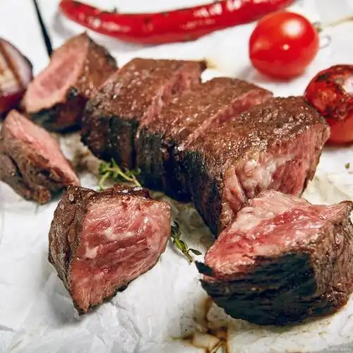 煎牛排:美味与营养的完美结合煎牛排是一种深受人们喜爱的西式菜品,其