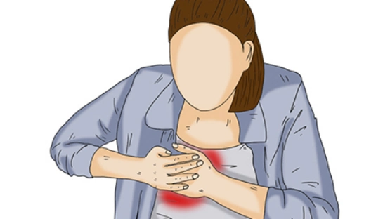 这时胸口还会感觉到异常的疼痛,好像很多刀一起在戳一样