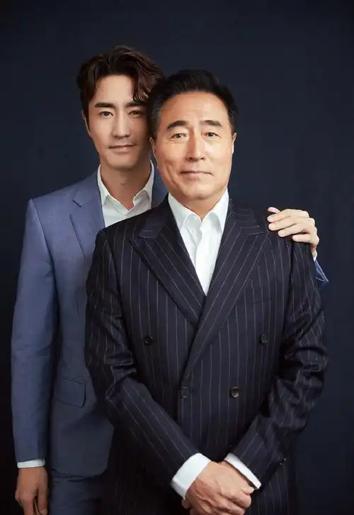 杨立新杨玏父子写真长相像复制粘贴这是什么神仙父亲小棉袄