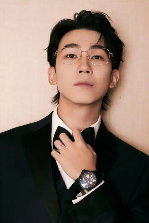 微博电影之夜##白举纲微博电影之夜蓝色礼服##白举纲礼服适配度