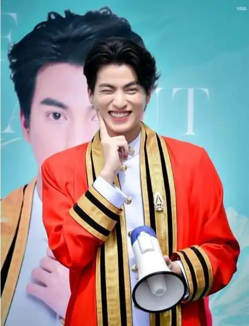 泰国毕业礼服大赏,朱拉隆功的最好看,你喜欢哪一套?