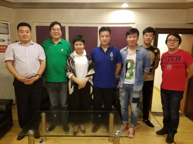 阎维文,董文华演唱的《国美酒赞》在京成功录制[组图]