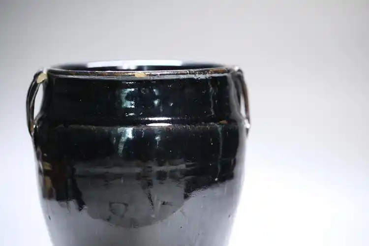 乌金釉窑变双耳罐