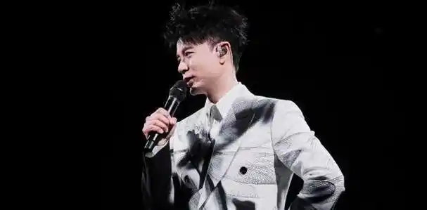 香港殿堂级十大粤语男歌手排名,陈百强才排老五,第一当之不愧
