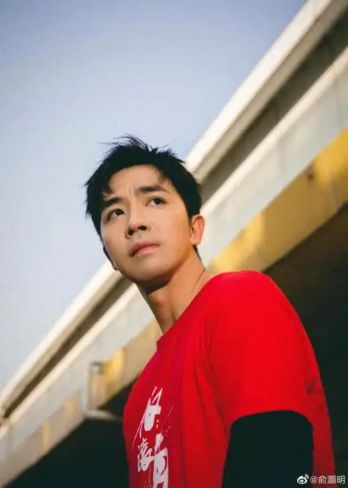 俞灏明烧伤后照片真实(演员俞灏明19岁出道23岁被大火毁容如今35岁的