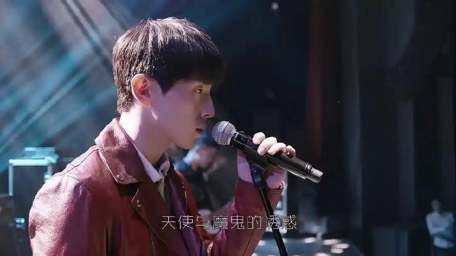 欢乐颂谢童太有魅力了在舞台上唱情歌关关眼都看着了