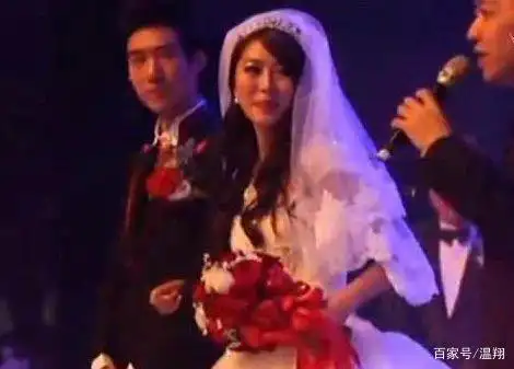 常远当爸,儿子满一百天,和老婆结婚已经7年