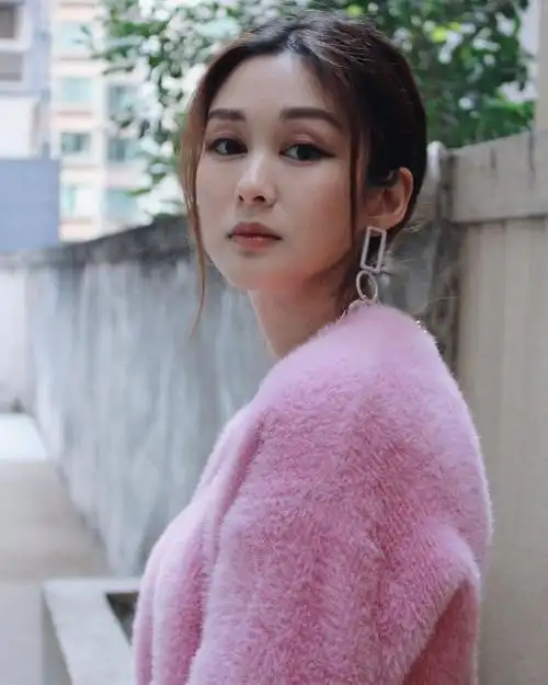 岑丽香宣布再怀孕!