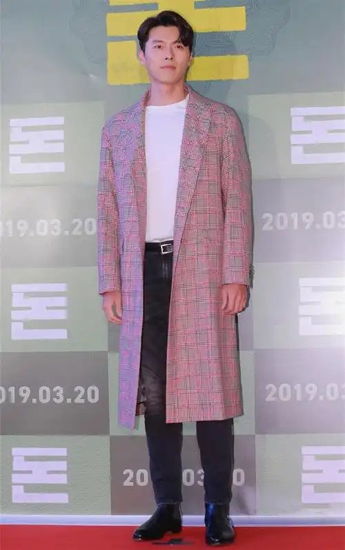 玄彬又帅了白t恤配长大衣轻松穿出型男范身高184cm真不是吹的