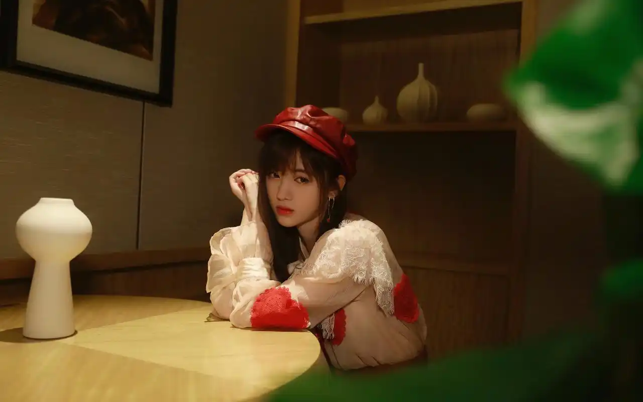 鞠婧祎清新甜美高清桌面壁纸