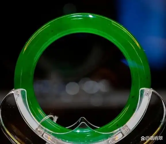 刘晓庆,曾在接受采访的时候就直言不讳道:自己拥有价值102亿的翡翠