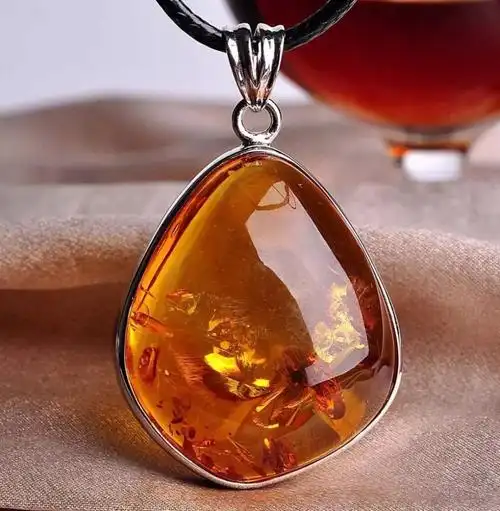 什么是琥珀琥珀的来历历史琥珀图片