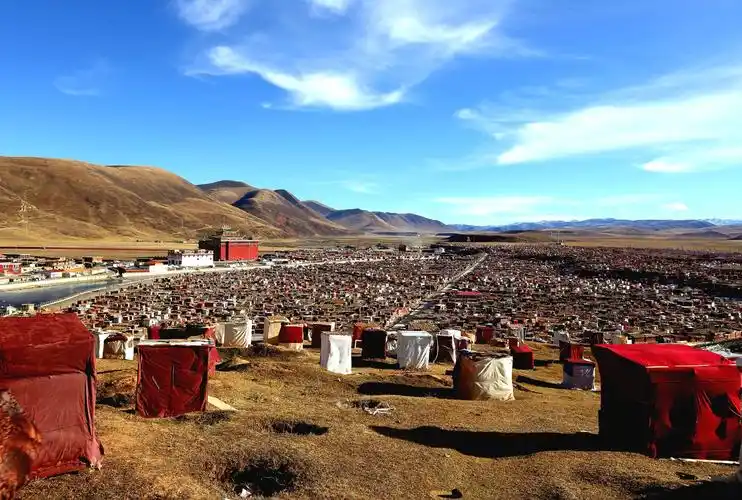 色达佛学院 . 亚青寺