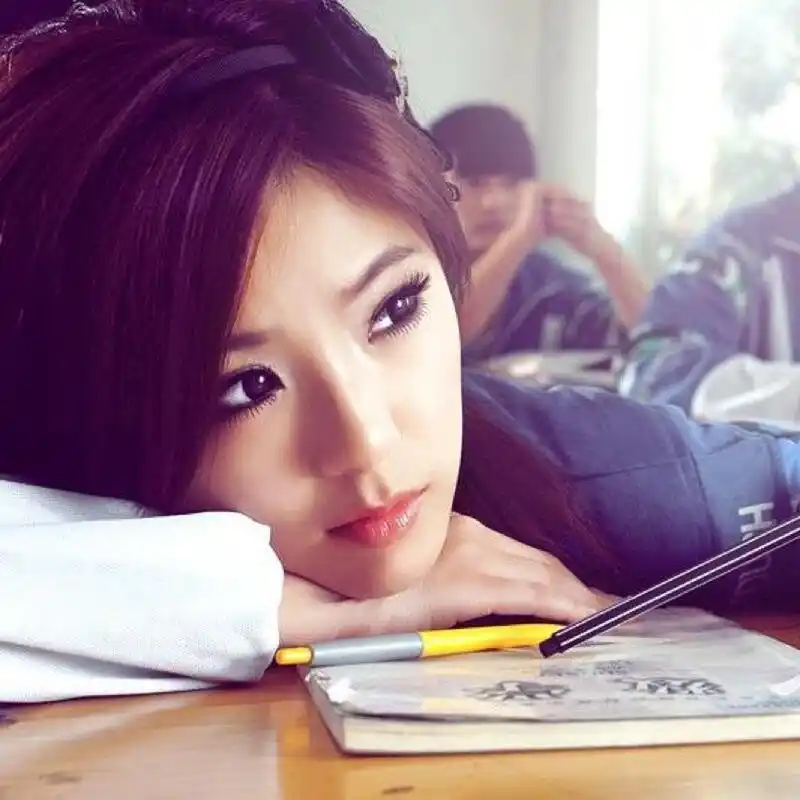 当时可火了 当年特别喜欢看还一直盼望着出第四部青春期里赵奕欢穿