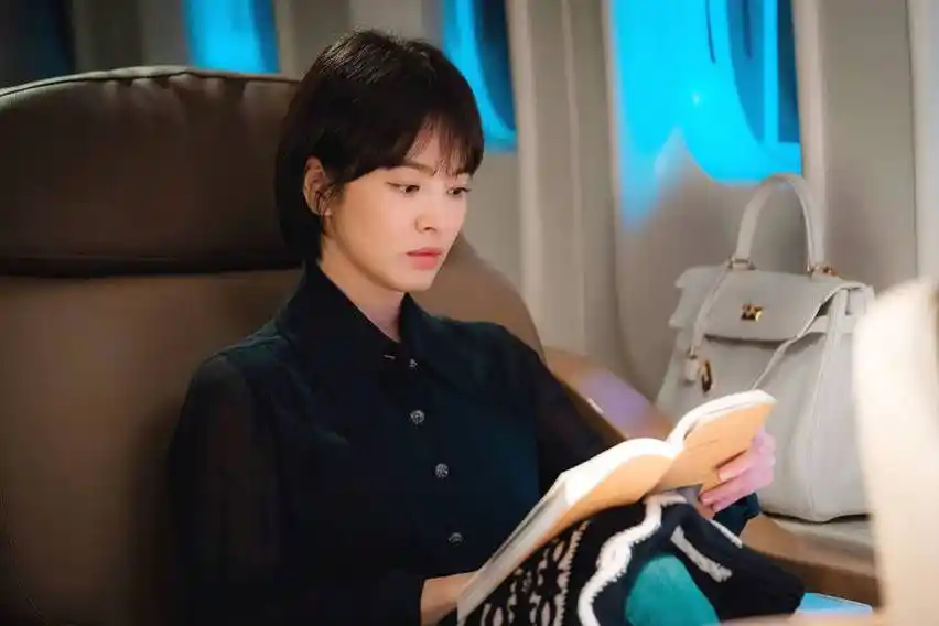 韩剧《男朋友》即将开播 宋慧乔朴宝剑甜蜜剧照发布