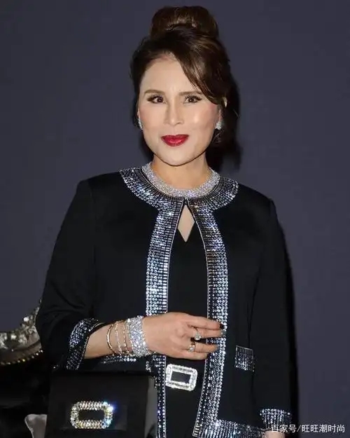 泰国乌汶叻公主看不出69岁,一把年纪穿牛仔外套扮嫩,脸上没皱纹