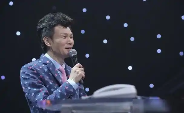 内地综艺节目男主持李彬,正是因为李斌幽默风趣的主持人风格,加上令人