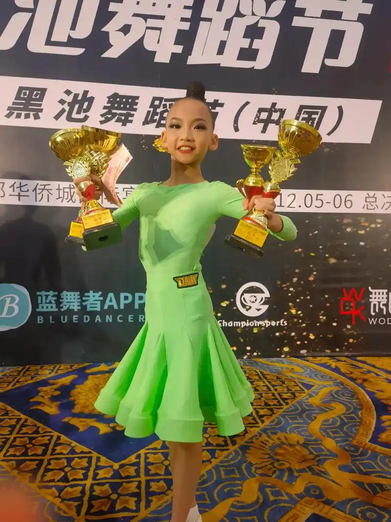深圳黑池赛  黄晨曦 10岁单人精英组拉丁舞第一名96 10 - 抖音