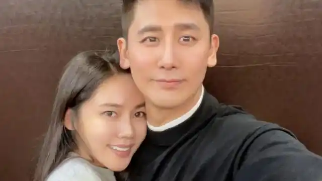 秋瓷炫与老公机场打情骂俏秀恩爱,网友喊话于晓光:好好对你老婆