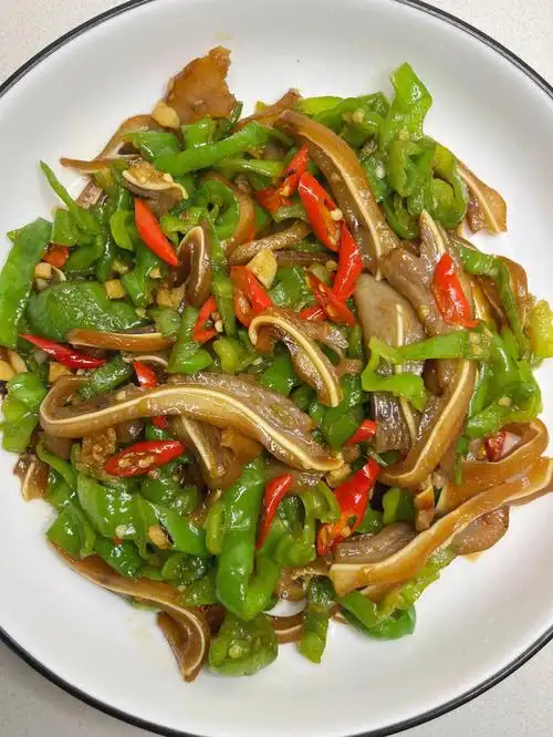 辣炒猪耳朵,下饭也下酒,夏天必备✅