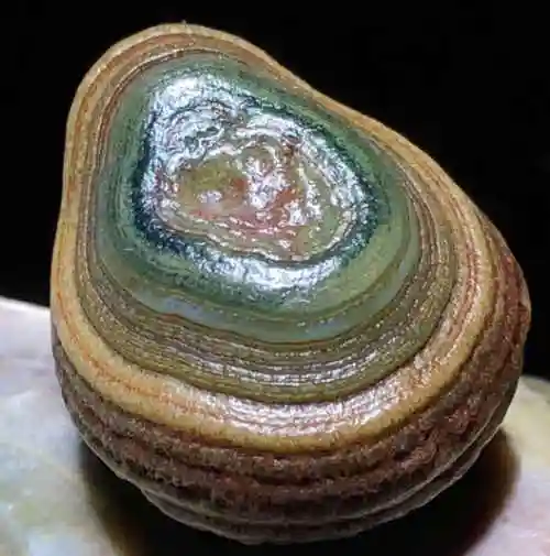 天然奇石怪异造型,几乎无一雷同都是世间独一无二,欣赏奇石作品