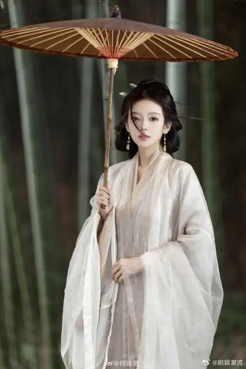 何瑞贤长发及腰了##何瑞贤长发古风造型