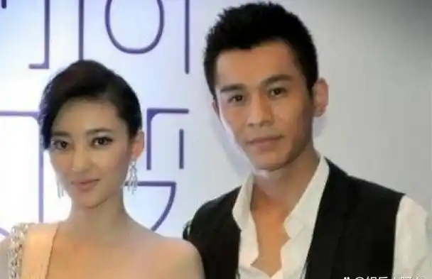 乔振宇这八年里,一直特珍惜这段感情,从没马虎过.