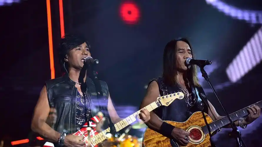 原唱动力火车,撕心裂肺,个性十足 服务升级 3歌手动力火车演唱《咀眄