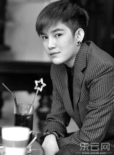 李缇娜在新片《超快感》中的女装剧照.