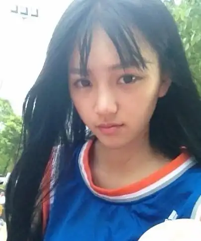 武大女神黄灿灿上《天天向上》人气爆棚与男友激吻照曝光