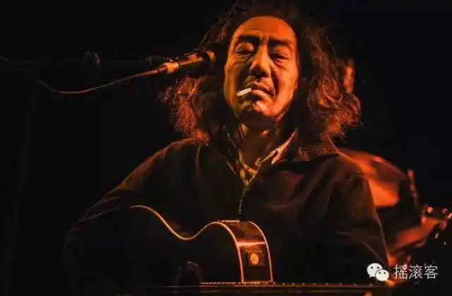 他是民谣界的传说被所有人尊称为老大却一生孤苦落魄