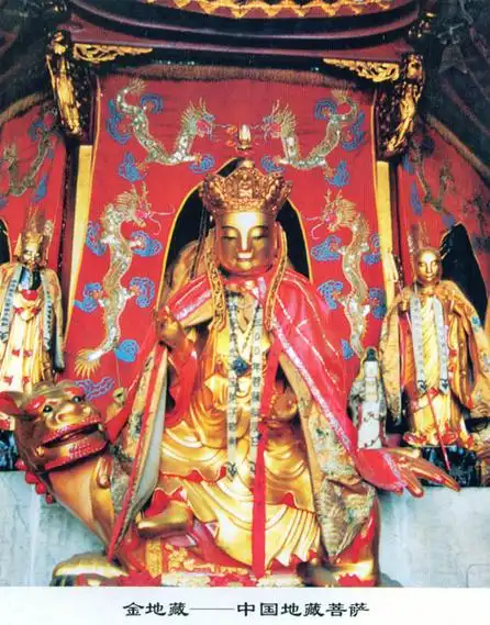 神光岭肉身殿是安葬金地藏金乔觉肉身的地方,亦称"地藏塔".