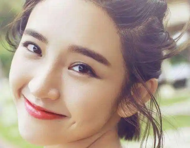 同为酒窝美人,7位女星,命运大不同