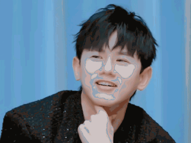 张杰超话#张杰整理面部表情好像在洗脸#不经意间散发出来的可爱最为"