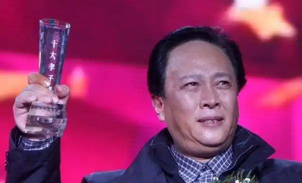 回顾唐国强之女唐莉早逝的母亲我再婚的父亲读懂亲情后泪满流