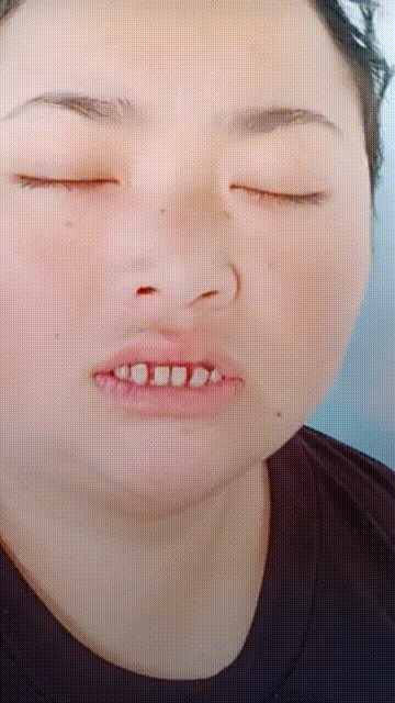 搞笑gif趣图:这司机怎么这么秀,把车开成这样