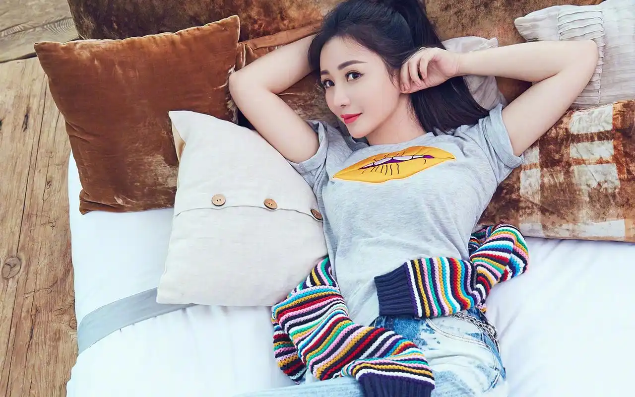 柳岩百变风格时尚杂志写真电脑壁纸_大陆明星_壁纸下载_美桌网