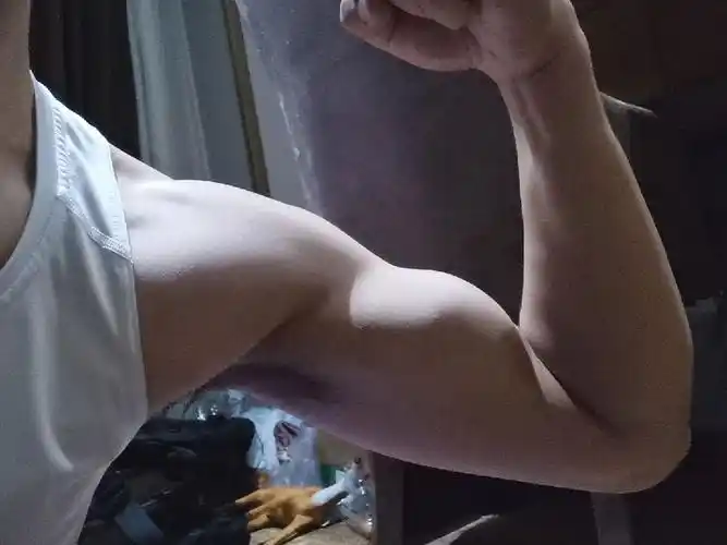 肱二头肌很酸很涨了哦