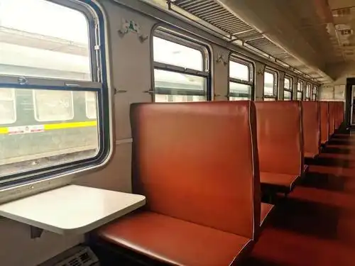 实拍最后一趟绿皮慢火车