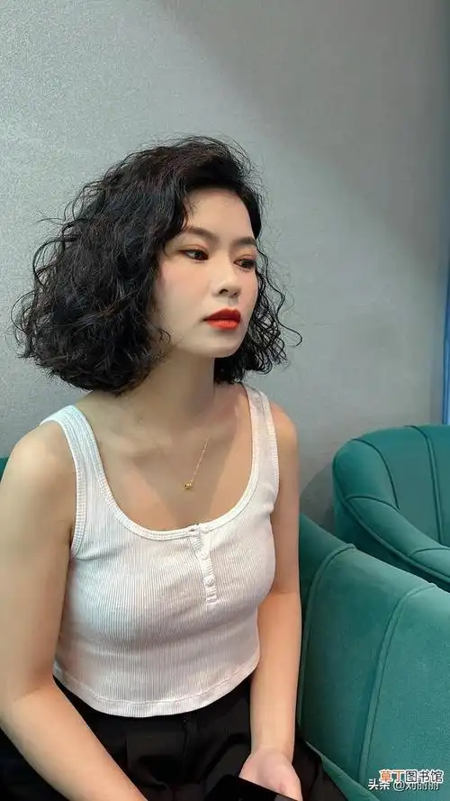 最火女士短发14款 中短卷发发型2022